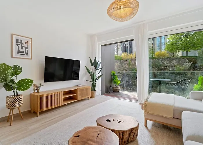 Modern 1Br Apt With Balcony Near City Center